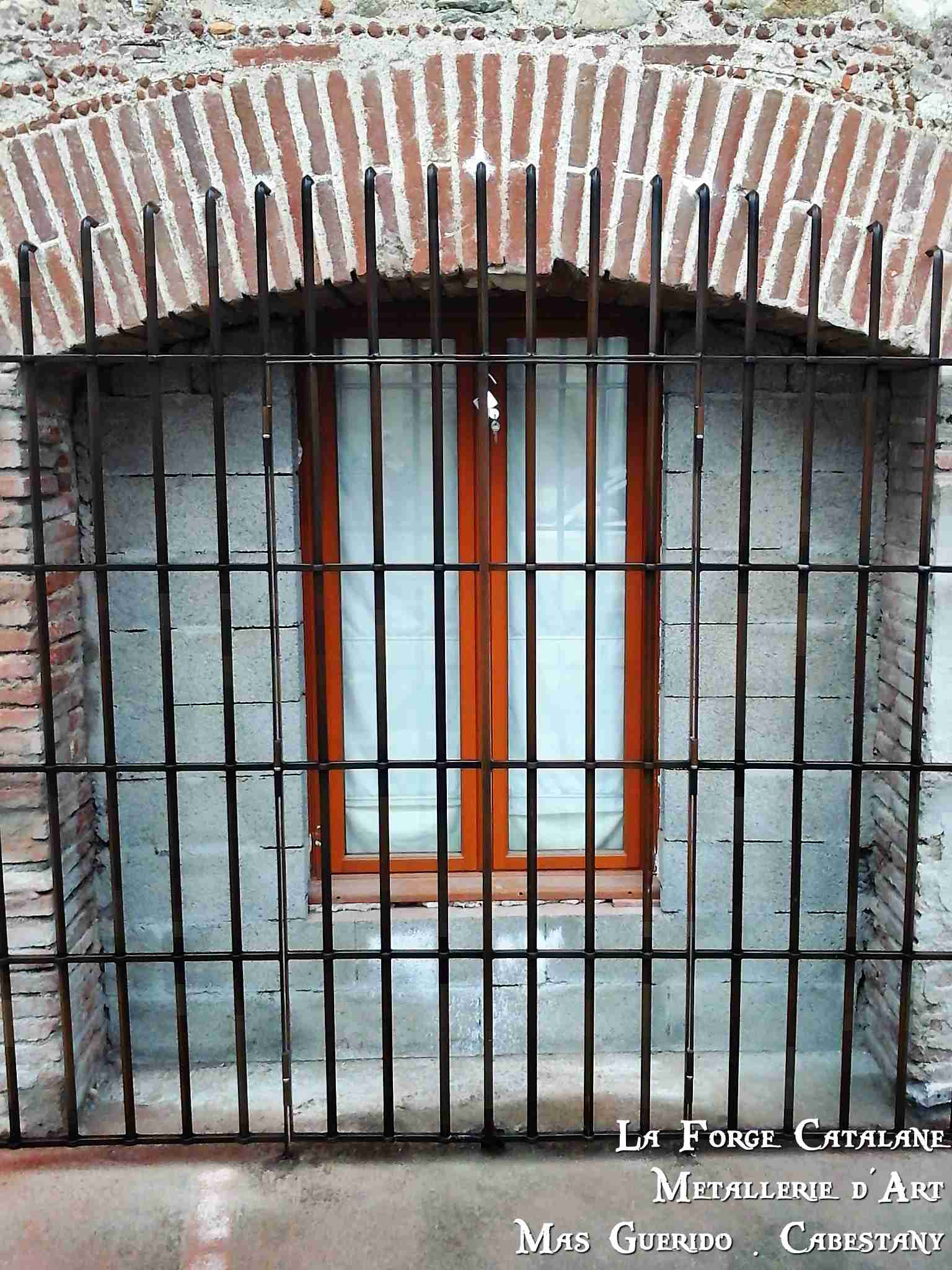 grille de protection avec ouvrants deux vantaux finition rouillee forge catalane.jpg